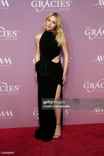 Alyvia Alyn Lind feet photo 2