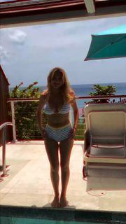 Alyvia Alyn Lind feet photo 8