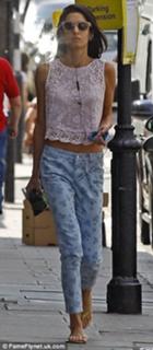 Amal Clooney feet photo thumbnail