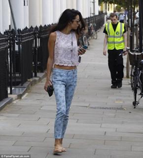 Amal Clooney feet photo thumbnail