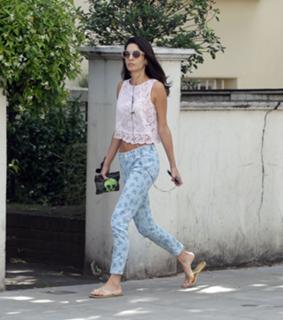 Amal Clooney feet photo thumbnail