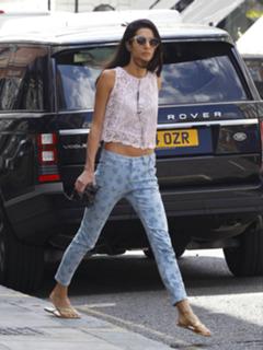Amal Clooney feet photo thumbnail