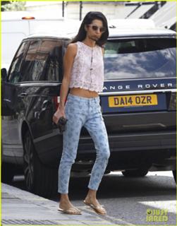 Amal Clooney feet photo thumbnail