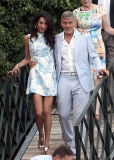 Amal Clooney feet photo thumbnail