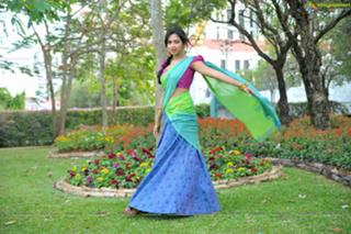 Amala Paul feet photo thumbnail