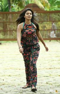 Amala Paul feet photo thumbnail