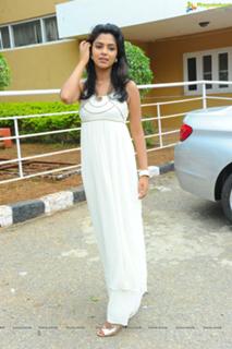 Amala Paul feet photo thumbnail