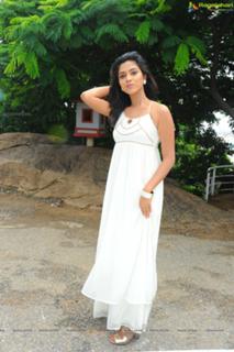 Amala Paul feet photo thumbnail