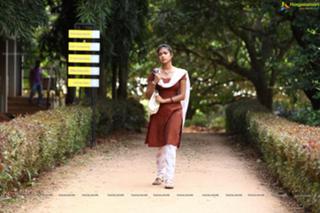 Amala Paul feet photo thumbnail