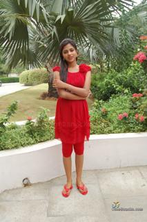Amala Paul feet photo thumbnail