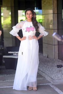 Amala Paul feet photo thumbnail