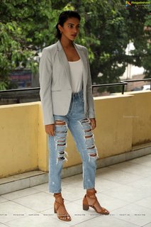 Amala Paul feet photo thumbnail