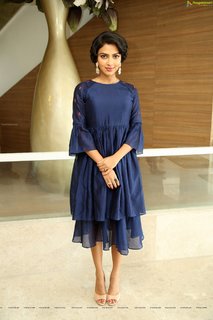 Amala Paul feet photo thumbnail