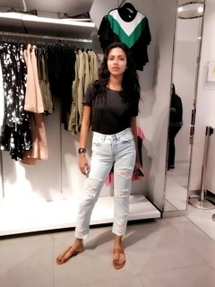 Amala Paul feet photo thumbnail