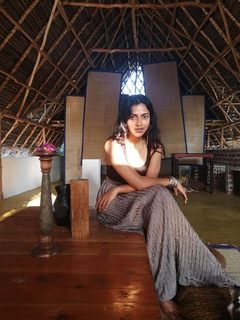 Amala Paul feet photo thumbnail