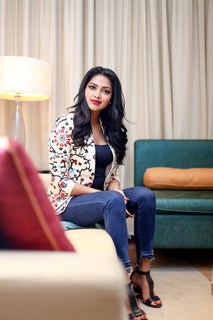 Amala Paul feet photo thumbnail