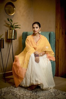 Amala Paul feet photo thumbnail