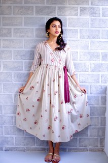 Amala Paul feet photo thumbnail