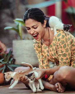 Amala Paul feet photo thumbnail