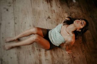 Amala Paul feet photo thumbnail