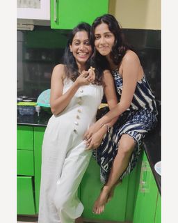 Amala Paul feet photo thumbnail