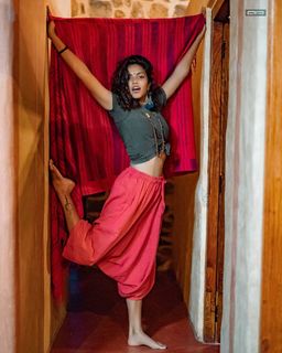 Amala Paul feet photo thumbnail
