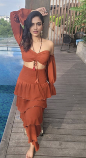 Amala Paul feet photo thumbnail