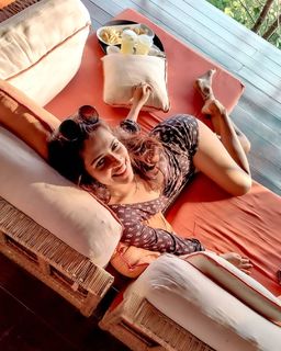 Amala Paul feet photo thumbnail