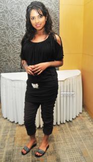 Amala Paul feet photo thumbnail
