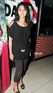 Amala Paul feet photo thumbnail