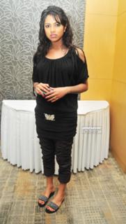 Amala Paul feet photo thumbnail
