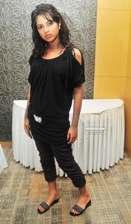 Amala Paul feet photo thumbnail