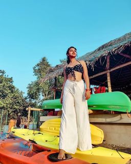 Amala Paul feet photo thumbnail