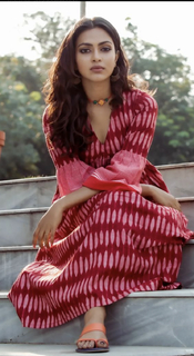 Amala Paul feet photo thumbnail