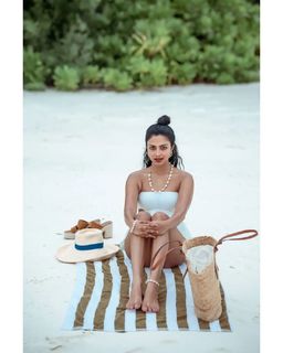 Amala Paul feet photo thumbnail