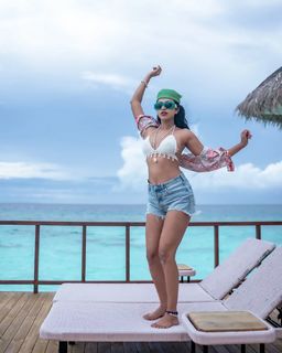 Amala Paul feet photo thumbnail