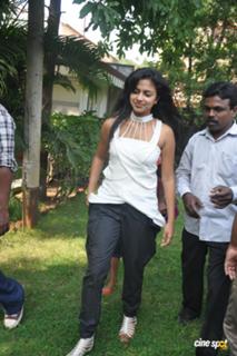 Amala Paul feet photo thumbnail