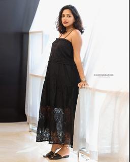 Amala Paul feet photo thumbnail