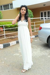 Amala Paul feet photo thumbnail