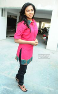 Amala Paul feet photo thumbnail