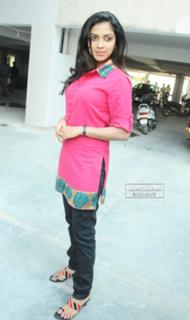 Amala Paul feet photo thumbnail