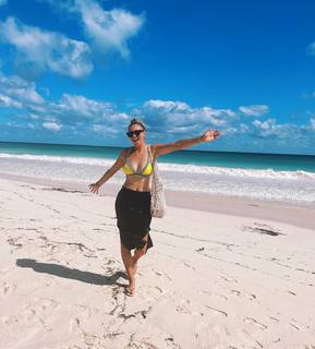 Amanda Anisimova feet photo thumbnail