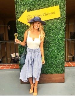 Amanda Balionis Renner feet photo 8