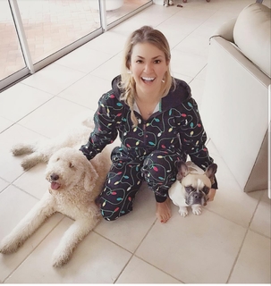 Amanda Balionis Renner feet photo 18