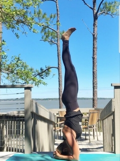 Amanda Balionis Renner feet photo 12