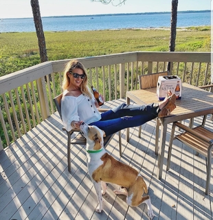 Amanda Balionis Renner feet photo 11