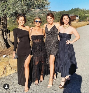 Amanda Balionis Renner feet photo 18