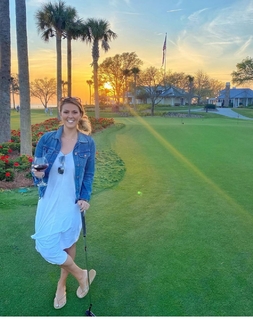 Amanda Balionis Renner feet photo 10