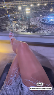 Amanda Balionis Renner feet photo 11