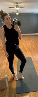 Amanda Balionis Renner feet photo 6